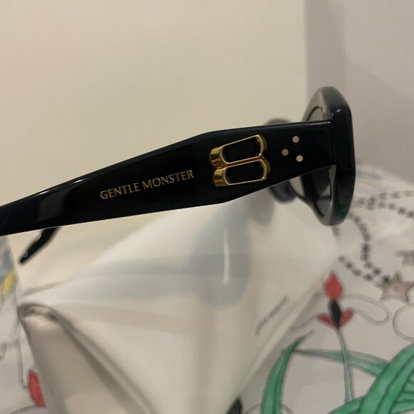 Gentle Monster Statement Black Sunnies Gold Hardware – Viral Style main image 8